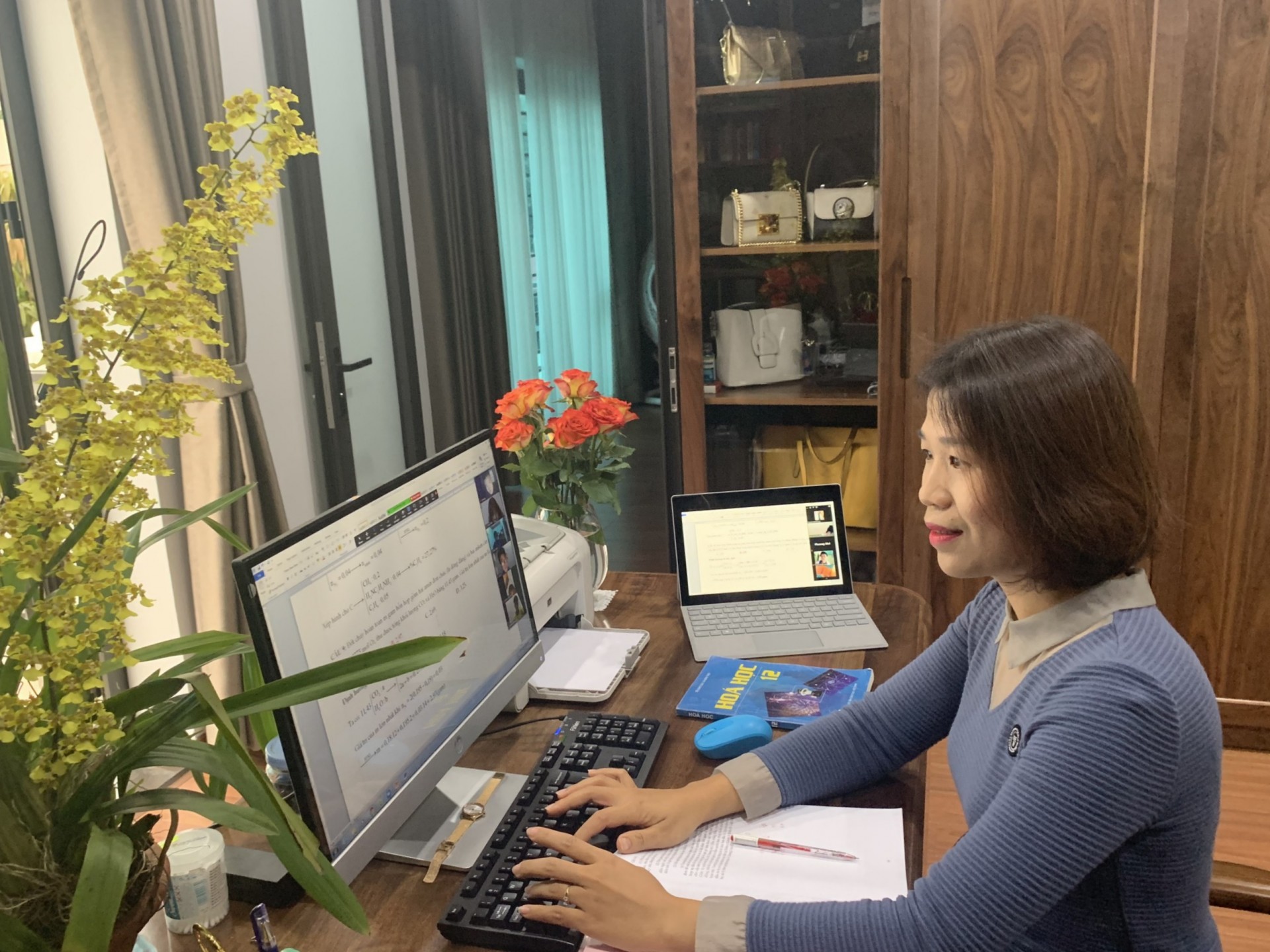 Cô giáo Nguyễn Mai Phương (tổ Hóa) dạy trực tuyến hs lớp 12 Hóa 