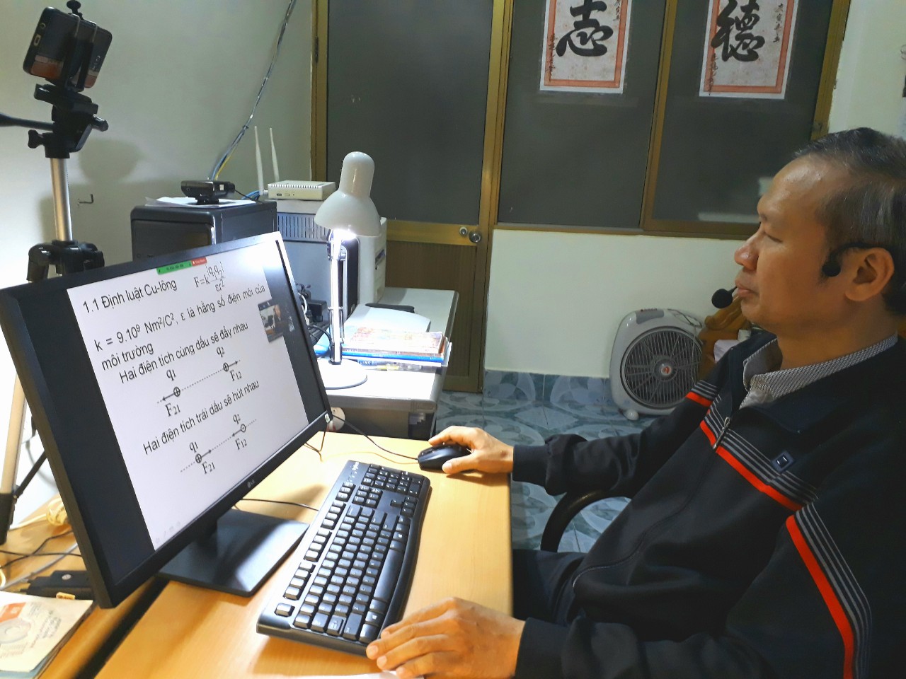 Triển khai dạy - học trực tuyến mùa COVID cùng thầy trò THPT chuyên Nguyễn Trãi