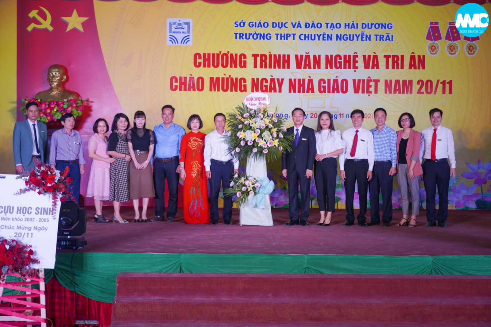Tưng bừng lễ kỷ niệm ngày nhà giáo Việt Nam 20/11 tại trường THPT Chuyên Nguyễn Trãi