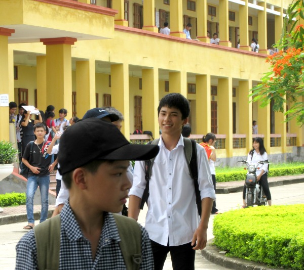 Căng thẳng cuộc đua vào lớp 10 tại THPT Chuyên Nguyễn Trãi