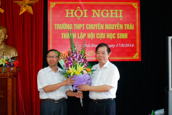 Tổng kết Hội nghị trường THPT chuyên Nguyễn Trãi thành lập Hội cựu học sinh